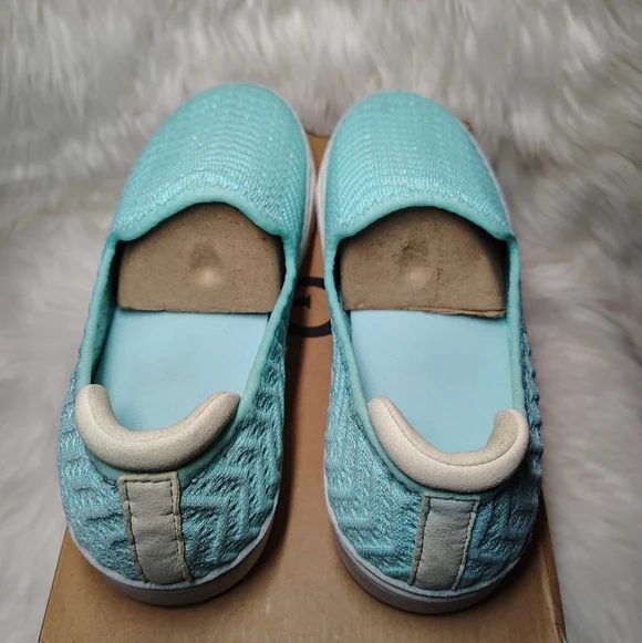 UGG Girls Caplan Slip-On Shoes - Picture 4 of 10